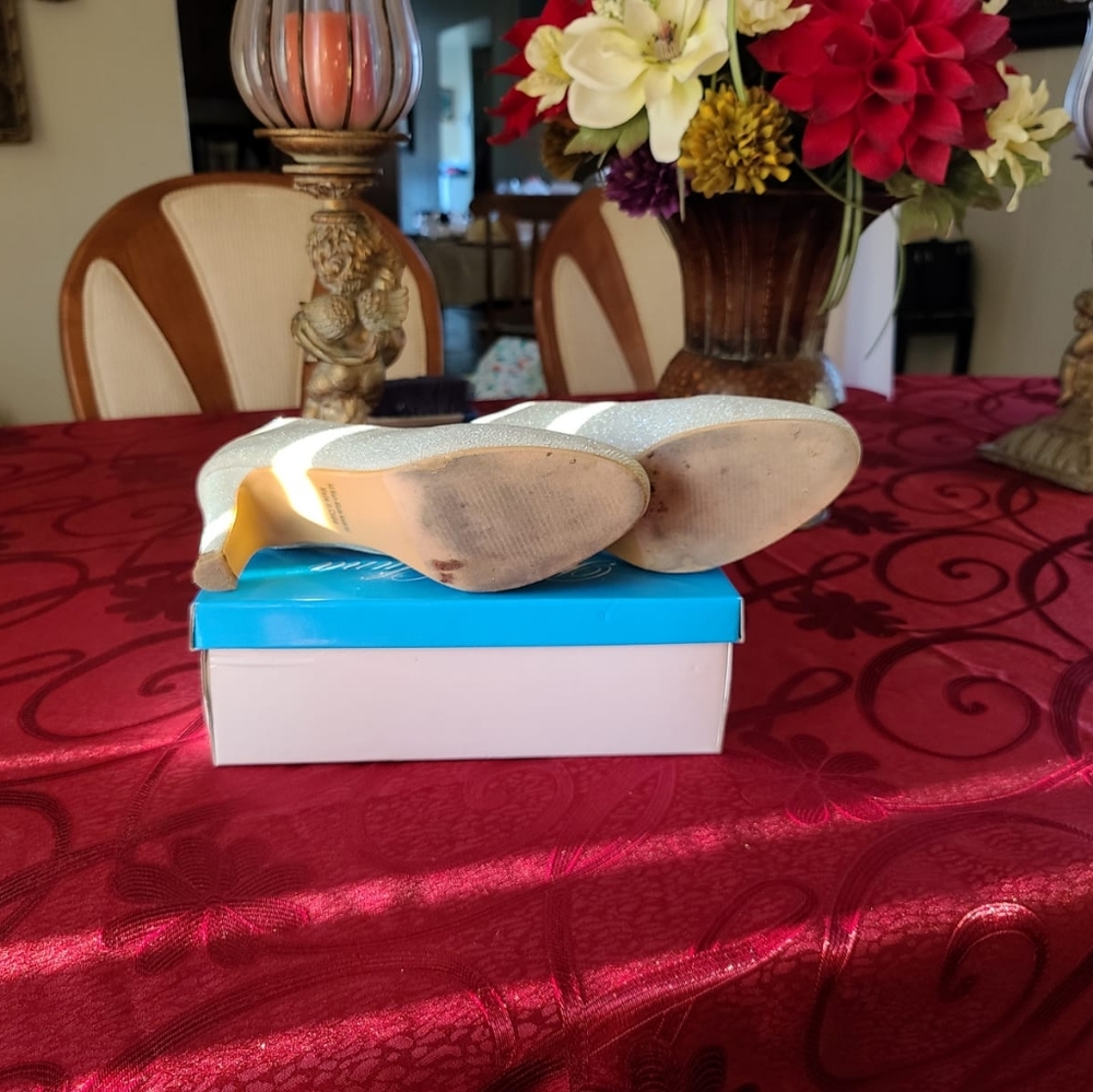 Shoes - Picture 4 of 6